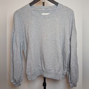 UGG Women's Size Small Light Gray Drop Shoulder Crewneck Sweatshirt